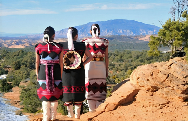 Thi&ecirc;n nhi&ecirc;n đ&oacute;ng vai tr&ograve; thi&ecirc;ng li&ecirc;ng trong triết l&yacute; sống H&oacute;zh&oacute; của người Navajo