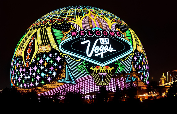 To&agrave;n cảnh Las Vegas Sphere về đ&ecirc;m với m&agrave;n h&igrave;nh Exosphere lung linh