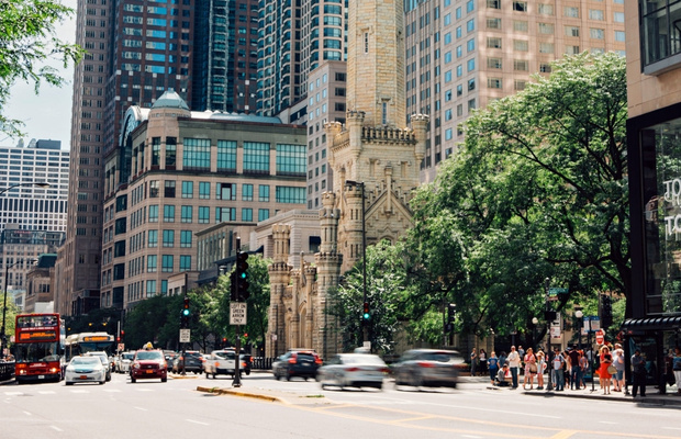 Magnificent Mile tập trung h&agrave;ng loạt thương hiệu quốc tế, trung t&acirc;m thương mại cao cấp, kh&aacute;ch sạn sang trọng v&agrave; c&aacute;c nh&agrave; h&agrave;ng đẳng cấp bậc nhất.&nbsp;