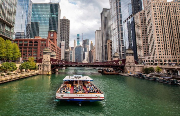Kh&aacute;m ph&aacute; nhịp sống Chicago hiện đại dọc tuyến đường đi bộ ven s&ocirc;ng Riverwalk.&nbsp;