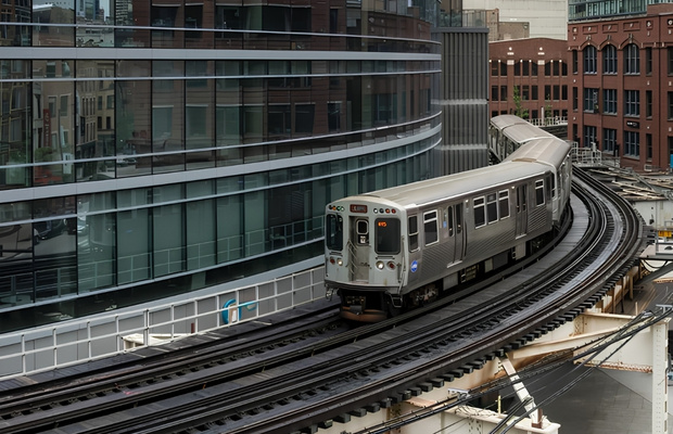 &nbsp;Đường phố Chicago với view c&aacute;c t&ograve;a nh&agrave; ph&iacute;a sau&nbsp;