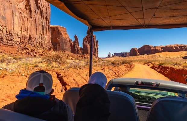 Trải nghiệm xe jeep kh&aacute;m ph&aacute;