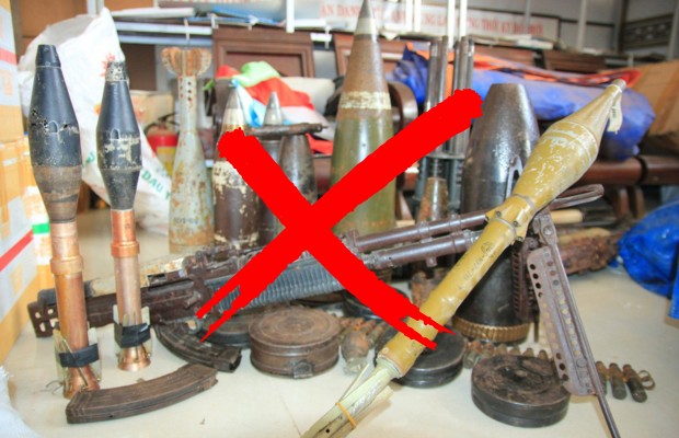 cấm vũ kh&iacute;, đạn dược v&agrave; c&aacute;c vật liệu g&acirc;y ch&aacute;y nổ