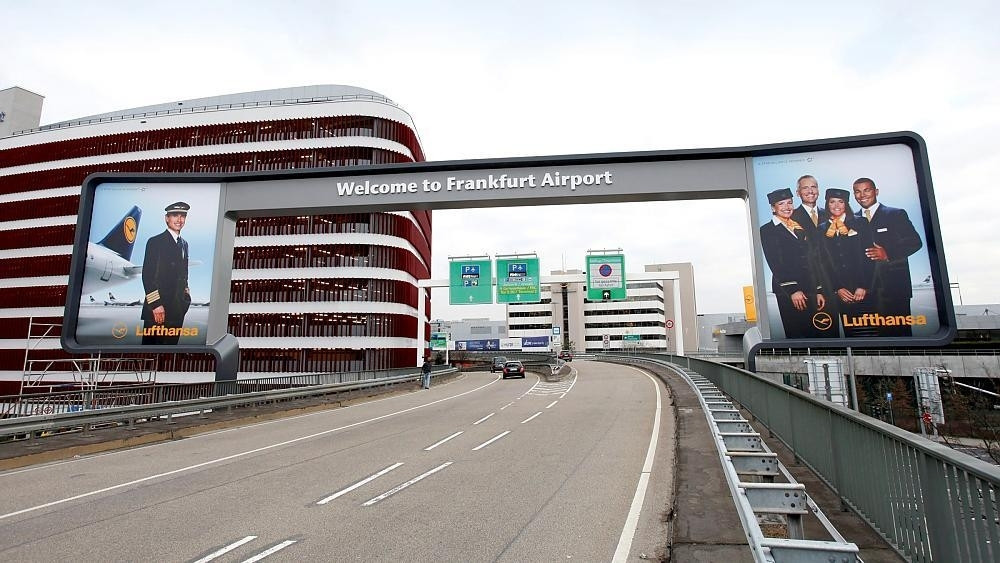 Lối v&agrave;o s&acirc;n bay Frankfurt