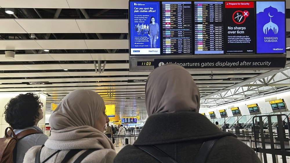 Việc theo d&otilde;i th&ocirc;ng tin chuyến bay thường xuy&ecirc;n sẽ gi&uacute;p hạn chế nguy cơ lỡ chuyến tại Heathrow 