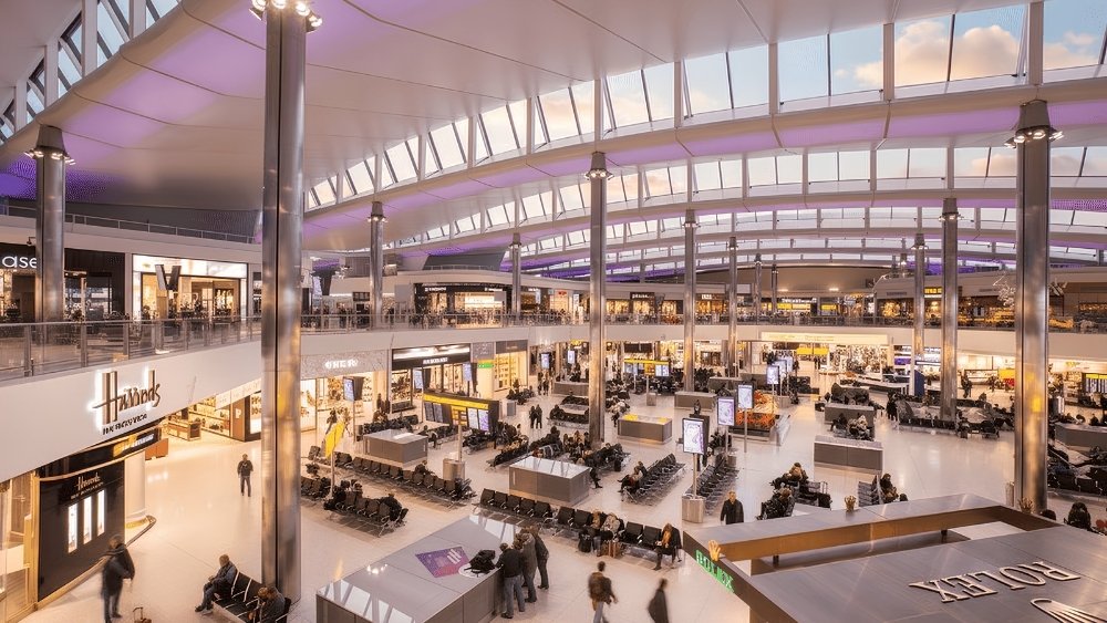 B&ecirc;n trong s&acirc;n bay quốc tế Heathrow 