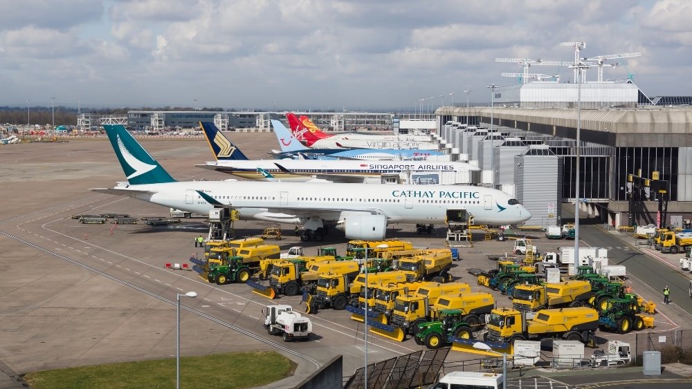 Hệ thống đường băng v&agrave; s&acirc;n đỗ m&aacute;y bay tại s&acirc;n bay Manchester 