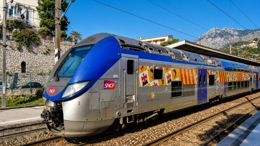 Tuyến t&agrave;u TER kết nối Nice v&agrave; Cannes