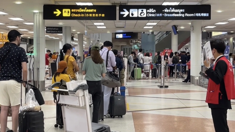 Khu vực l&agrave;m thủ tục check-in tại nh&agrave; ga s&acirc;n bay