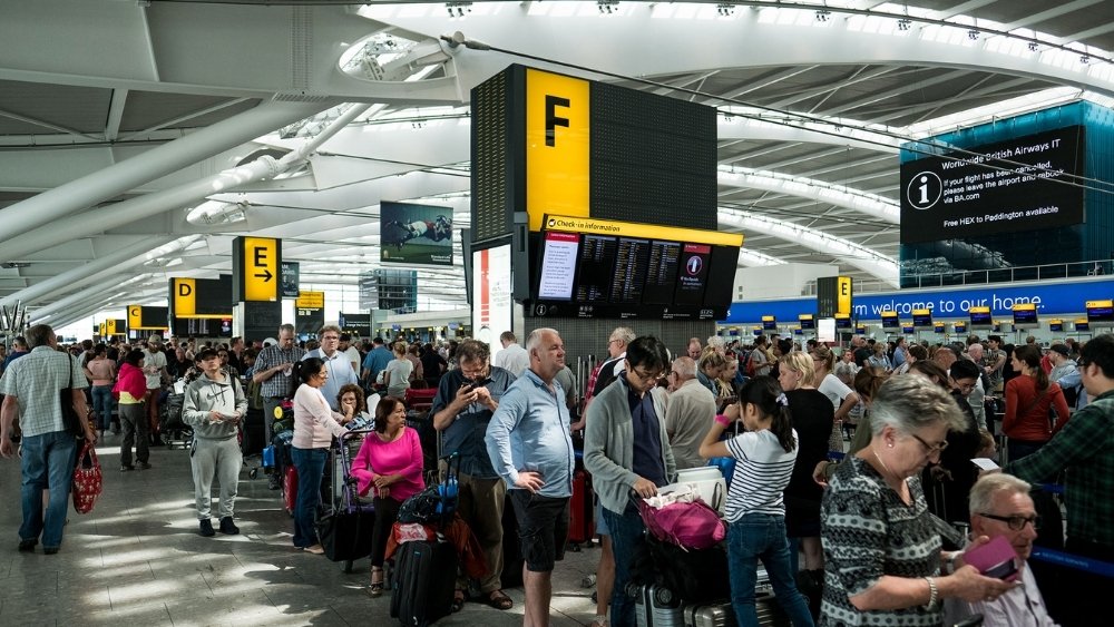 Stansted c&oacute; thể kh&aacute; đ&ocirc;ng đ&uacute;c v&agrave;o m&ugrave;a du lịch cao điểm v&agrave; c&aacute;c dịp lễ lớn