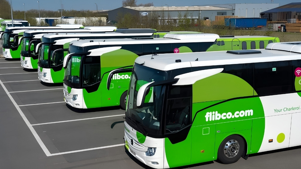 Xe bus s&acirc;n bay l&agrave; phương &aacute;n tiết kiệm chi ph&iacute; khi di chuyển từ Stansted v&agrave;o London