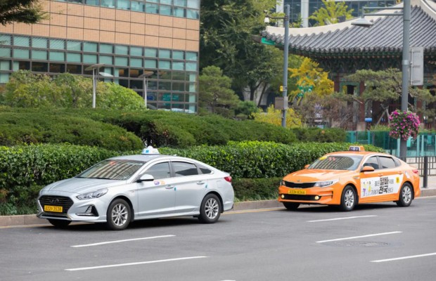 Taxi thường (M&agrave;u cam, bạc, trắng)