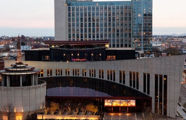 Kiến tr&uacute;c ph&iacute;m đ&agrave;n của Country Music Hall of Fame