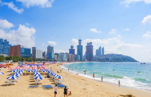 B&atilde;i biển Haeundae Busan H&agrave;n Quốc điểm đến nghỉ dưỡng h&agrave;ng đầu.