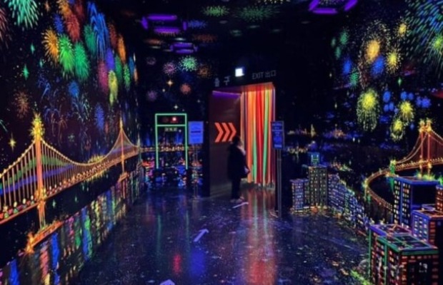 Triển l&atilde;m nghệ thuật &aacute;nh s&aacute;ng kỹ thuật số tại Busan Diamond Tower.