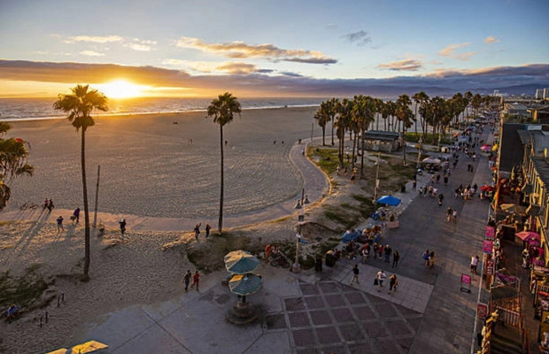 Venice Beach l&agrave; biểu tượng văn h&oacute;a biển đặc trưng của Los Angeles.