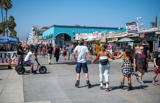 Du kh&aacute;ch chuẩn bị tham quan biển Venice&nbsp;