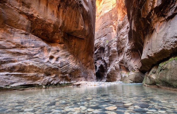 Vẻ đẹp h&ugrave;ng vĩ của hẻm n&uacute;i đ&aacute; hẹp Zion