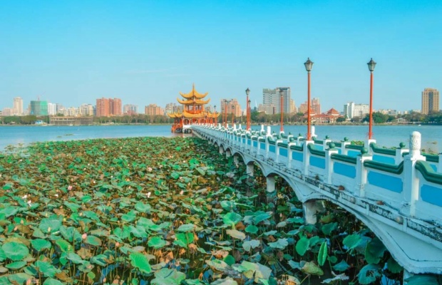 Khung cảnh ho&agrave;ng h&ocirc;n thơ mộng tại đầm Li&ecirc;n Tr&igrave;.