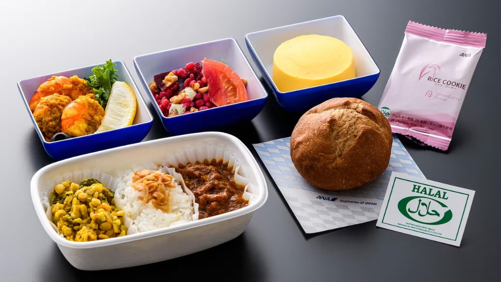 Suất ăn tr&ecirc;n Business Class ANA được chế biến từ nguy&ecirc;n liệu cao cấp với thực đơn thay đổi theo từng đường bay
