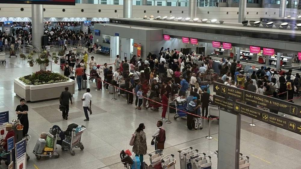 N&ecirc;n chọn giờ bay thấp điểm để tiết kiệm chi ph&iacute; đổi v&eacute;