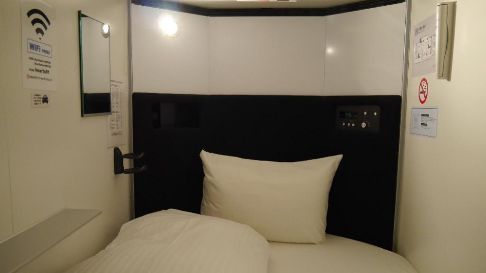 Kh&aacute;ch sạn con nhộng gần s&acirc;n bay Fukuoka