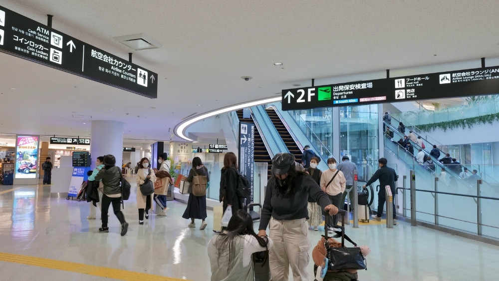Du kh&aacute;ch tại s&acirc;n bay Fukuoka