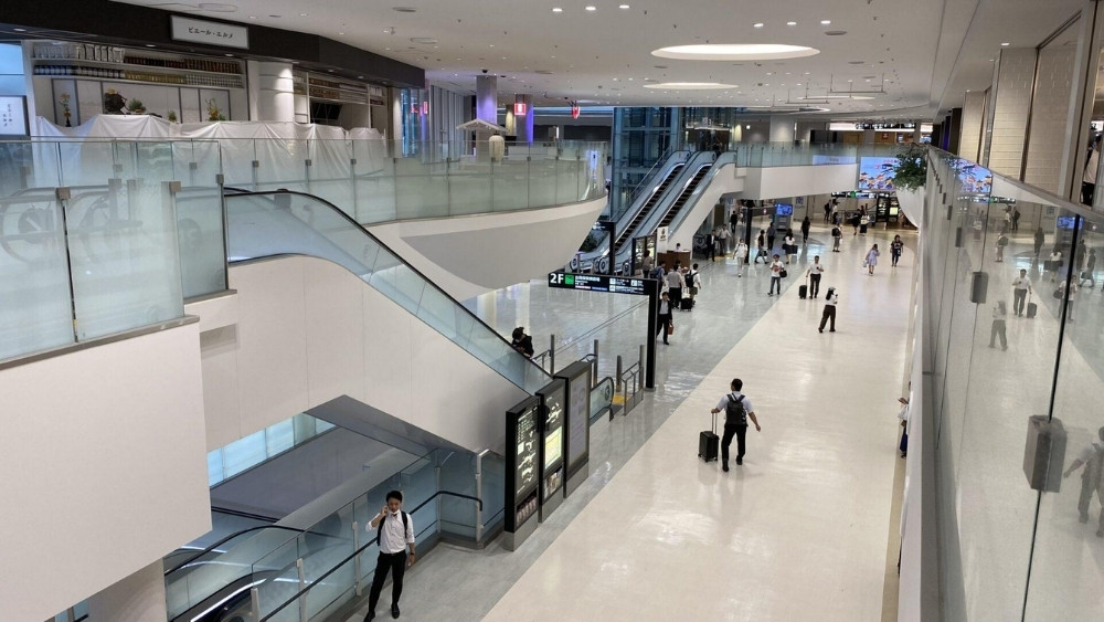 Sảnh nh&agrave; ga nội địa s&acirc;n bay Fukuoka