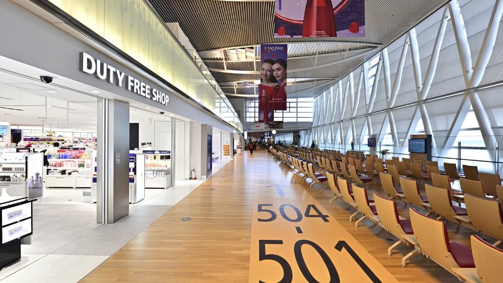 khu Duty-Free của s&acirc;n bay quốc tế New Chitose