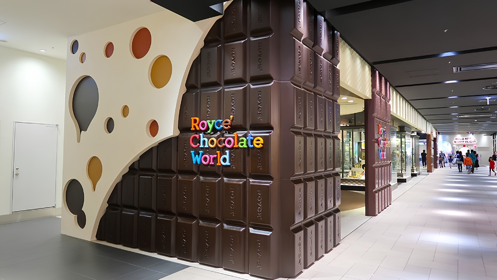 Royce' Chocolate World s&acirc;n bay new chitose