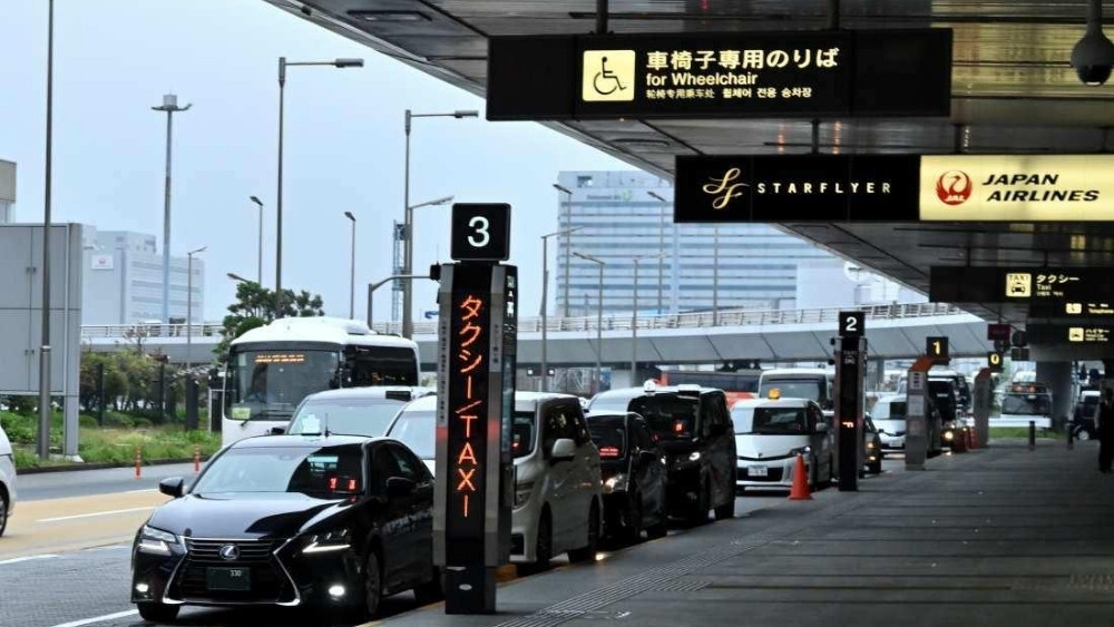 Khu đ&oacute;n taxi tại s&acirc;n bay Chubu Centrair