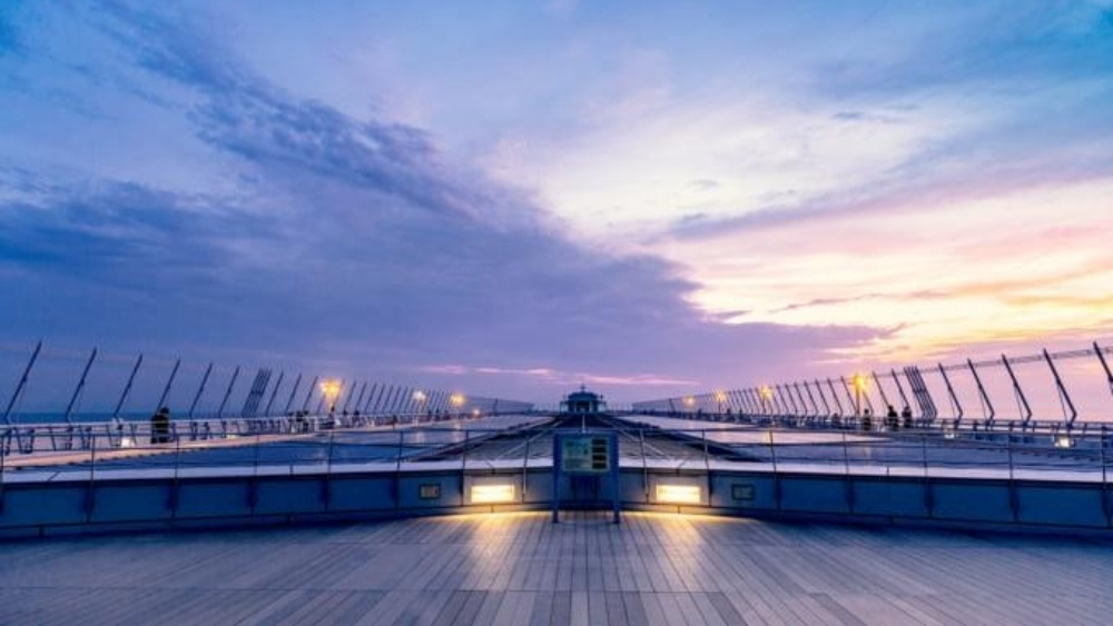Sky Deck ngắm ho&agrave;ng h&ocirc;n tại s&acirc;n bay Chubu Centrair