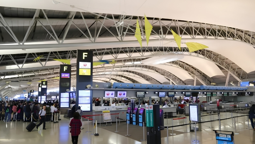 Khu vực l&agrave;m thủ tục check-in s&acirc;n bay Kansai