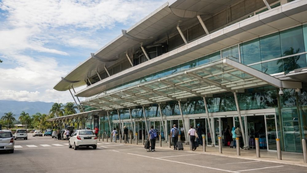 hinh anh cua san bay quoc te kota kinabalu ben ngoai nha ga