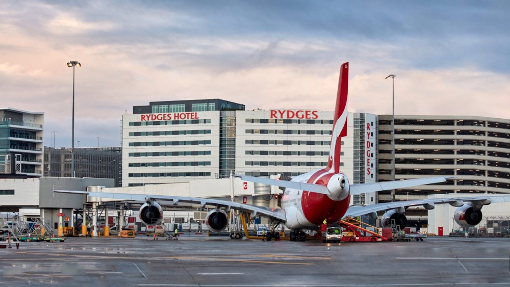 Kh&aacute;ch sạn Rydges Sydney Airport nằm đối diện nh&agrave; ga quốc tế T1