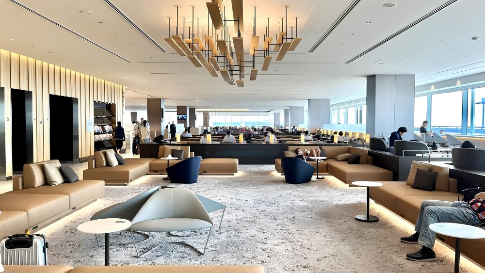 Dịch vụ ph&ograve;ng chờ Sakura Lounge vs ANA Lounge