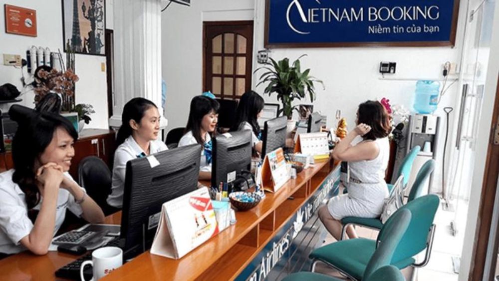 nh&acirc;n vi&ecirc;n Vietnam Booking hỗ trợ kh&aacute;ch đặt v&eacute; China Southern Airlines