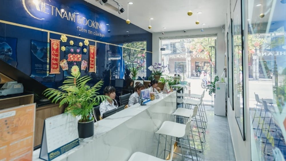 Ph&ograve;ng v&eacute; Vietnam Booking tại TP.HCM