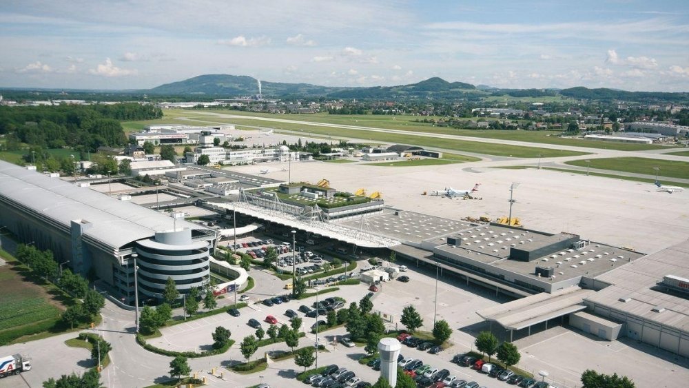 To&agrave;n cảnh nh&agrave; ga s&acirc;n bay Salzburg SZG tại &Aacute;o