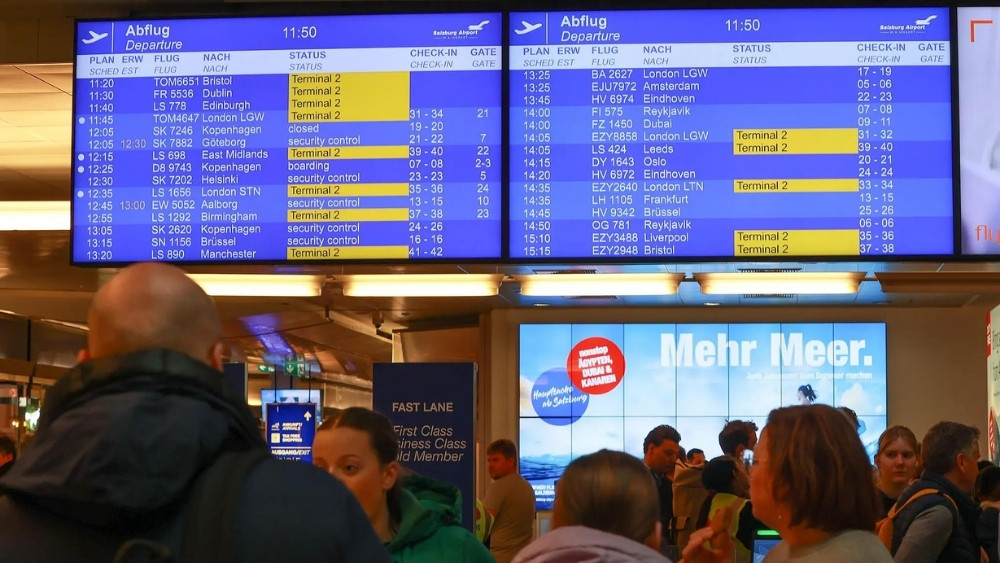 M&agrave;n h&igrave;nh tra cứu lịch tr&igrave;nh chuyến bay tại s&acirc;n bay Salzburg