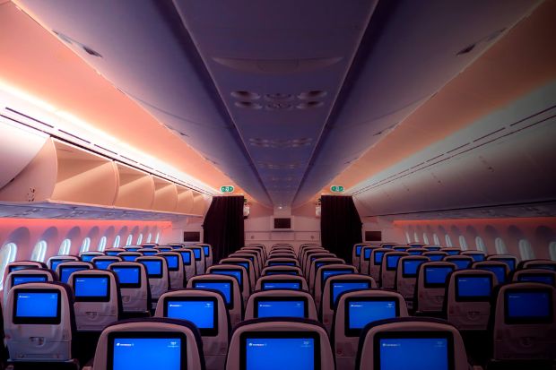 Khoang Phổ thông trên Boeing 787-9 Dreamliner của Aeroméxico với hệ thống đèn LED hiện đại và màn hình giải trí cá nhân Khoang Phổ thông trên Boeing 787-9 Dreamliner của Aeroméxico với hệ thống đèn LED hiện đại và màn hình giải trí cá nhân